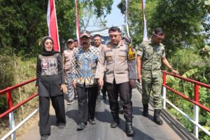 Mbminvestigasi.com | Jembatan Merah Putih Presisi, Wujud Nyata Polres Kediri Pulihkan Akses Kediri-Jombang