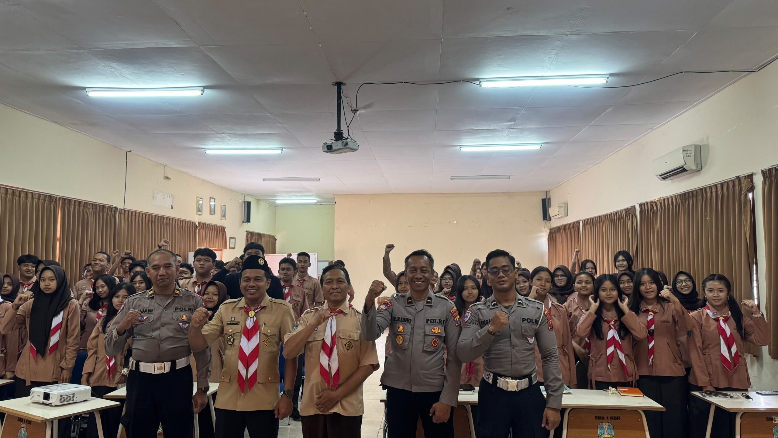Mbminvestigasi.com | Kenali Teknologi, Bijak Menggunakan AI, Polres Kediri Kota Sosialisasikan Paham AI kepada Pelajar SMAN 1 Kediri