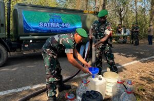 Mbminvestigasi.com | Sinergi Yonif TP 449/SH,PMI Sukoharjo, BPBD Sukoharjo dan Puskesmas Sukoharjo Atasi Kekeringan Di Kecamatan Tawangsari