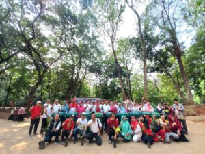 Mbminvestigasi.com | Jaga Lingkungan Tetap Hijau, Warga dan Tiga Pilar Tanam 20 Pohon di Hutan Kota Srengseng