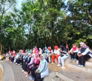 Mbminvestigasi.com | Jaga Lingkungan Tetap Hijau, Warga dan Tiga Pilar Tanam 20 Pohon di Hutan Kota Srengseng Mbminvestigasi.com | Jaga Lingkungan Tetap Hijau, Warga dan Tiga Pilar Tanam 20 Pohon di Hutan Kota Srengseng