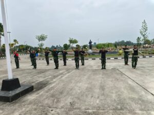 Mbminvestigasi.com | Sambut HUT Ke-81 RI di Tapal Batas, Satgas Yonarmed 13/Nanggala Bersama Polsek, PLBN Badau, Kecamatan dan Pelajar Matangkan Persiapan Upacara 17 Agustus