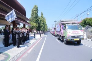 Mbminvestigasi.com | Di Hari Kemerdekaan, Polri Serentak Gerakkan 44 Truk Bantuan untuk Masyarakat Terdampak Gempa Flores