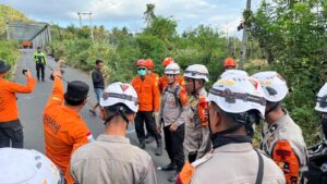 Mbminvestigasi.com | Hari Ke-4 Pascagempa, Polri Terus Bergerak: Brimob dan Bantuan Logistik Konsisten Dikirim ke NTT