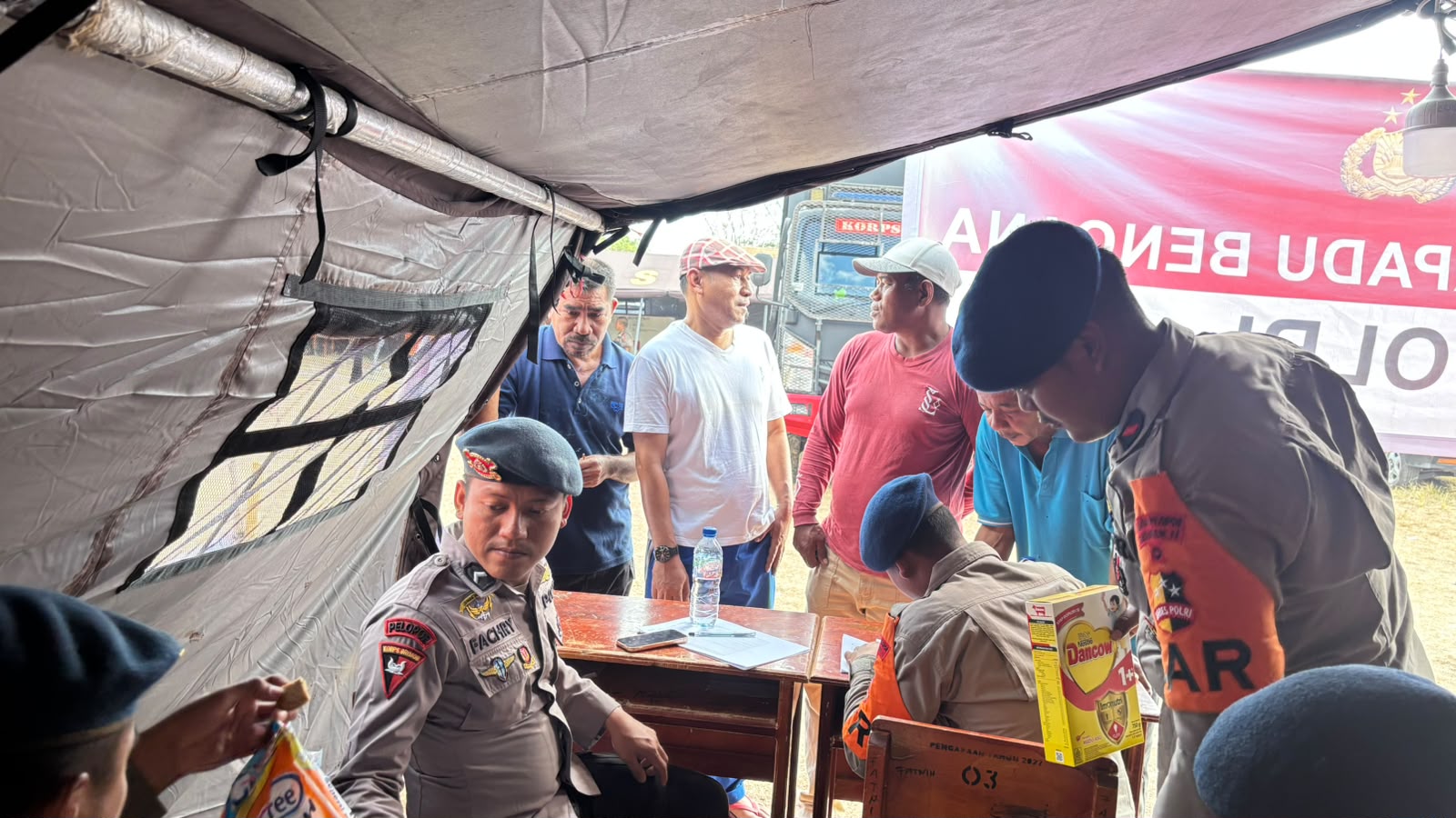 Mbminvestigasi.com | Hari Ke-4 Pascagempa, Polri Terus Bergerak: Brimob dan Bantuan Logistik Konsisten Dikirim ke NTT