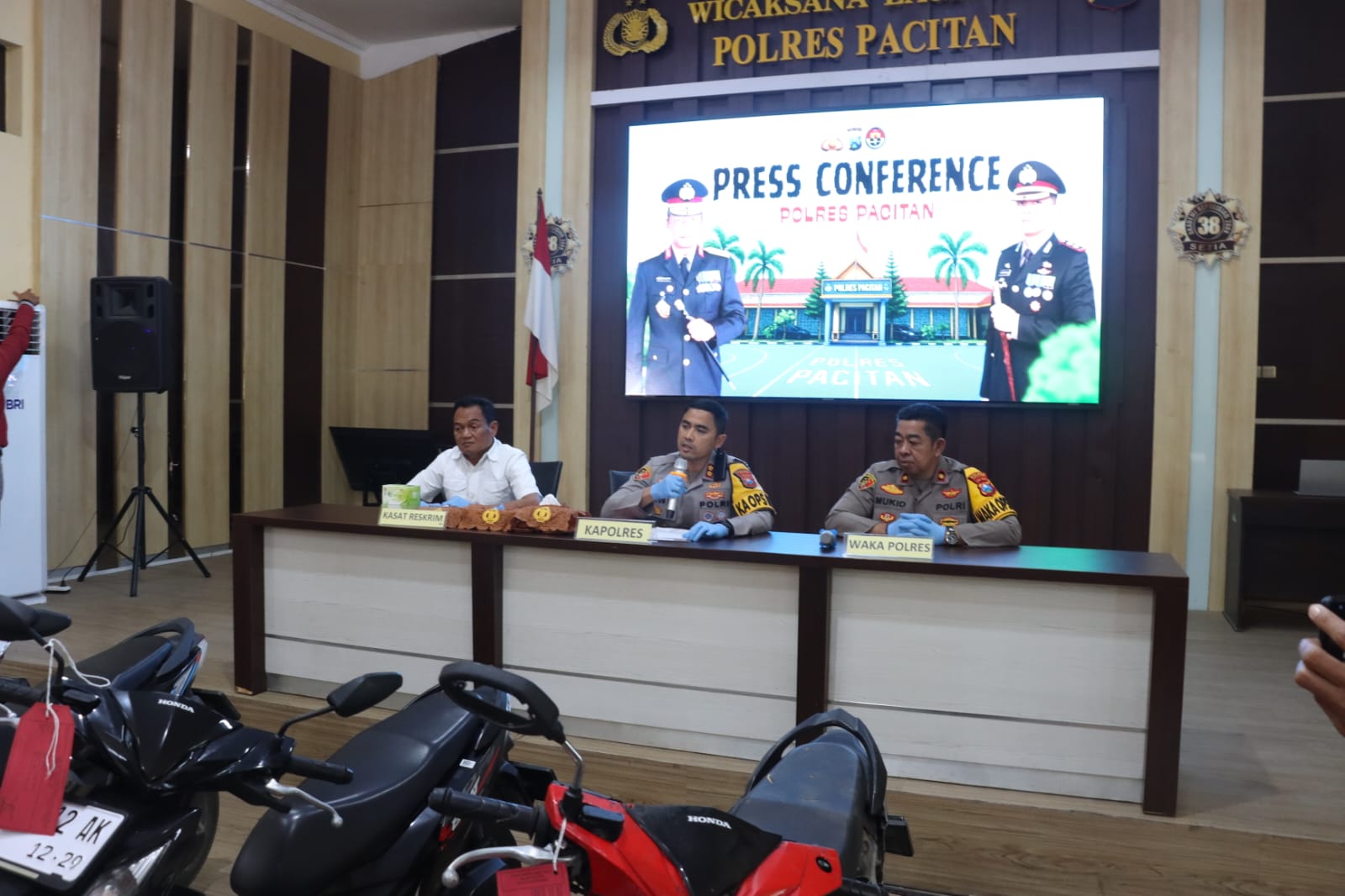 Mbminvestigasi.com | Polres Pacitan Amankan Montir Tersangka Curanmor di Tiga Lokasi Mbminvestigasi.com | Polres Pacitan Amankan Montir Tersangka Curanmor di Tiga Lokasi