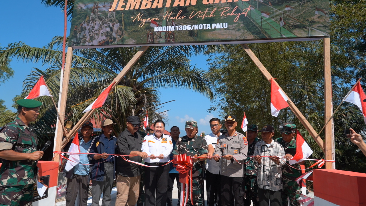 Mbminvestigasi.com | Danrem 132/Tadulako Resmikan Jembatan Garuda di Desa Bahagia, Perkuat Akses dan Konektivitas Warga Sigi Mbminvestigasi.com | Danrem 132/Tadulako Resmikan Jembatan Garuda di Desa Bahagia, Perkuat Akses dan Konektivitas Warga Sigi