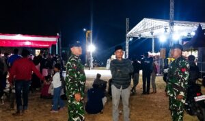 Mbminvestigasi.com | Patroli Malam, Anggota Koramil Paranggupito Pantau Keamanan Pertandingan Bola Voli