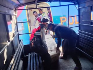 Mbminvestigasi.com | Polri dan Bhayangkari Terus Salurkan Bantuan bagi Korban Gempa Flores