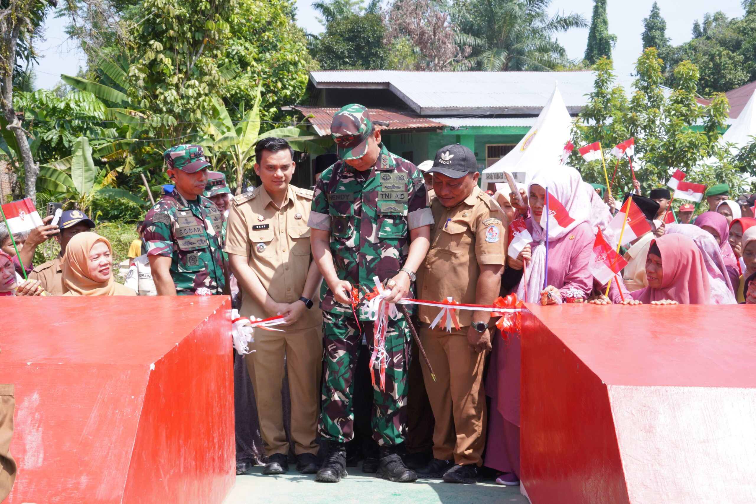Mbminvestigasi.com | Pangdam I/BB Resmikan Jembatan Perintis Tumpatan Nibung Deli Serdang, Buka Akses Warga