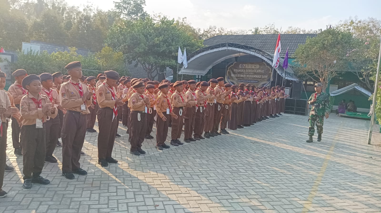 Mbminvestigasi.com | Geger! 120 Siswa MI Miftahul Falah Digembleng PBB dan Wawasan Kebangsaan Oleh Koramil 21 Bulukerto