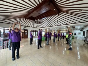 Mbminvestigasi.com | Babinsa Joyotakan Latih Fisik & Kebugaran Kader DESTANA