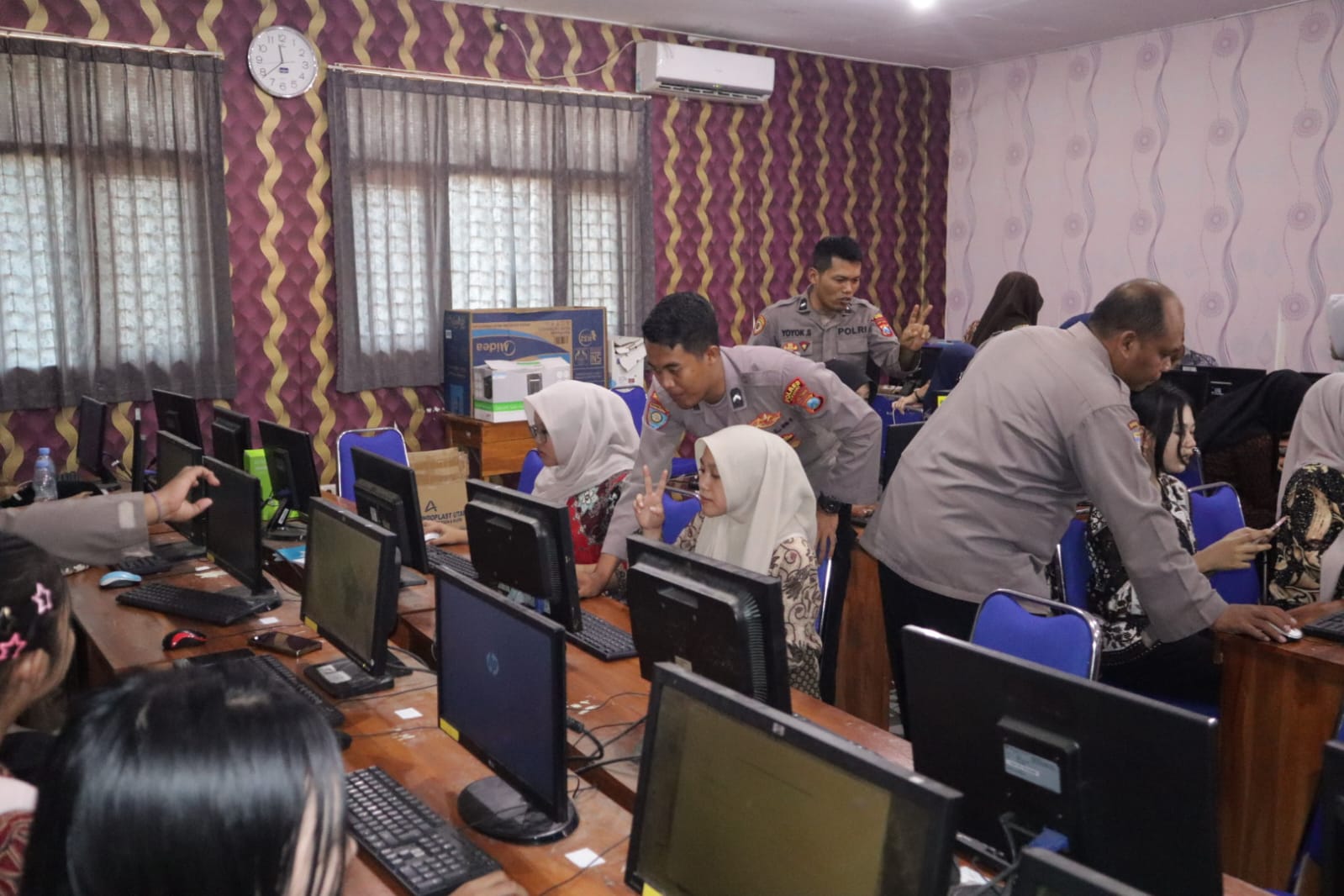 Mbminvestigasi.com | Sekali Klik Jadi Konten, Polres Kediri Bekali Pelajar Etika di Era AI