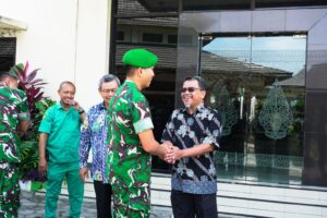 Mbminvestigasi.com | Jalin Silaturahmi, Danyonif TP 449/SH Kunjungi Tokoh Agama
