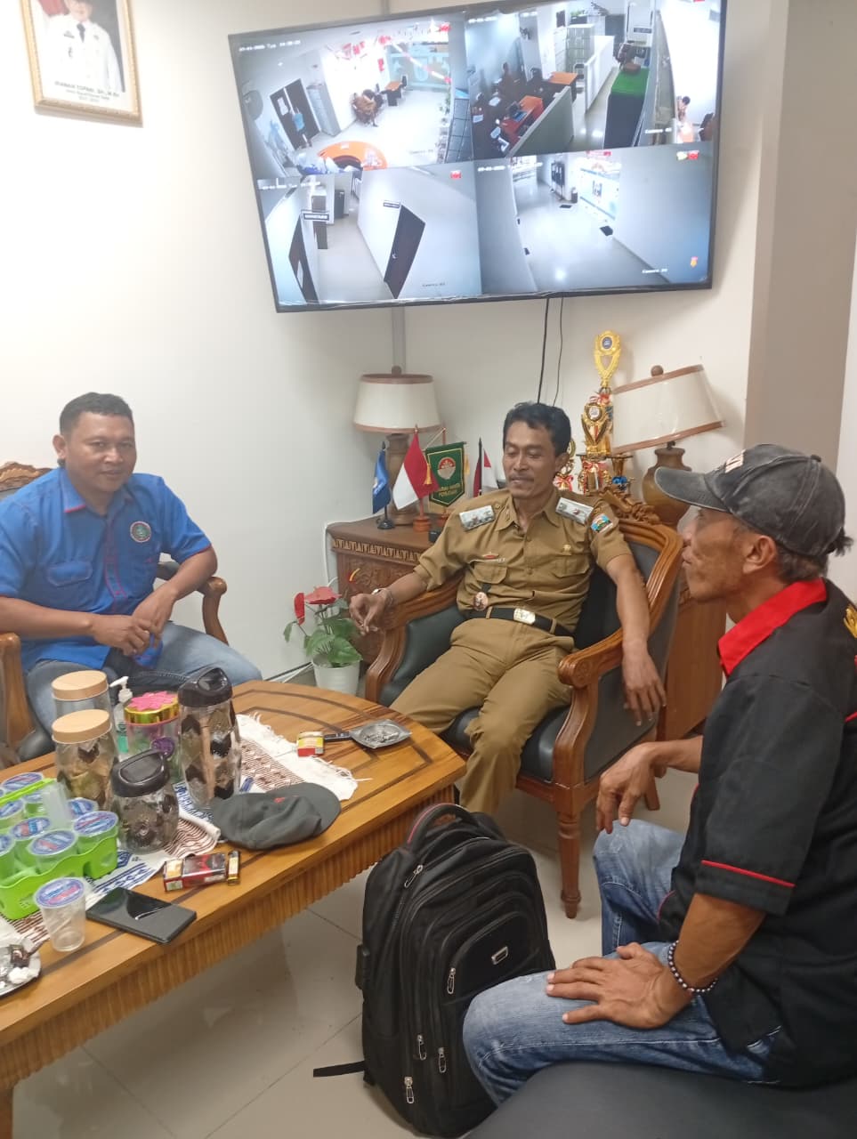 Mbminvestigasi.com | Ketua PAC Grib Jaya Kecamatan Bangkunat Di Dampingi Korlap Bersilahturahmi Dengan Dinas PMP