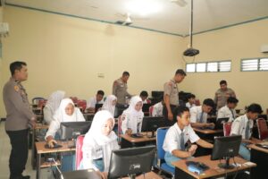 Mbminvestigasi.com | Polres Kediri Dorong Pelajar Plosoklaten Melek AI, Siapkan Bekal Hadapi Era Digital