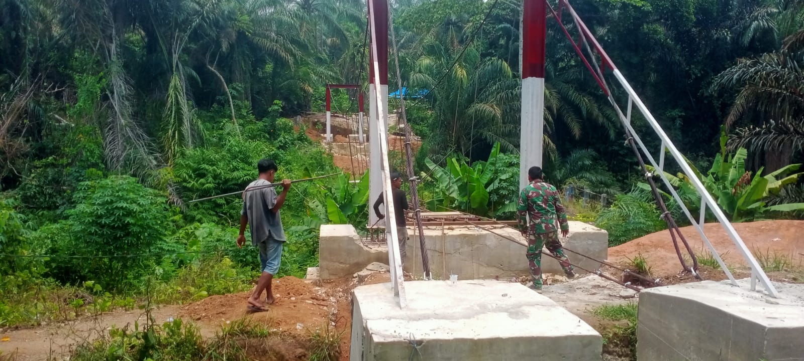 Mbminvestigasi.com | Jembatan Gantung Bosar Galugur Capai 81,6 Persen, Akses Warga Segera Terhubung