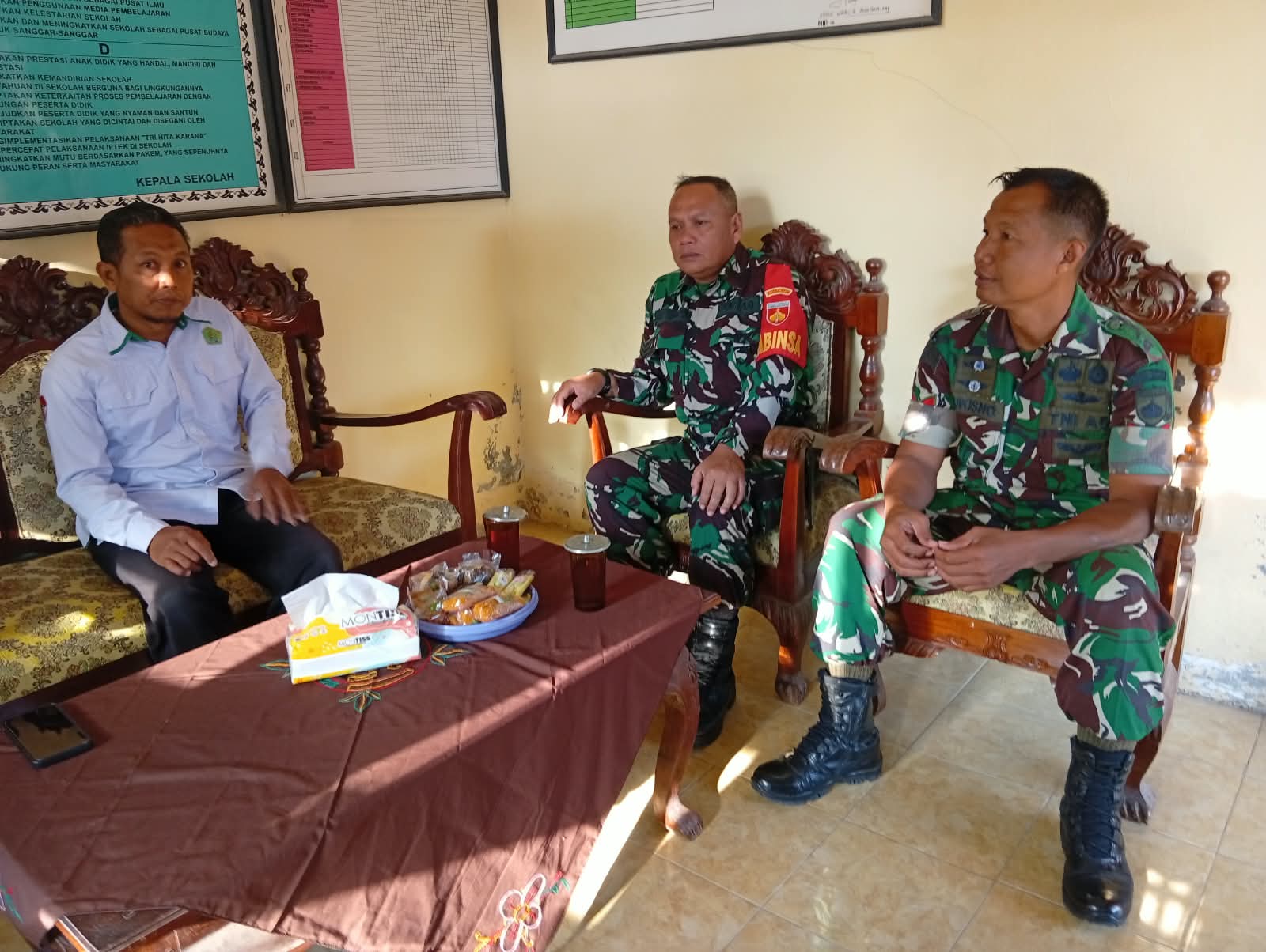 Mbminvestigasi.com | Jalin Silaturahmi, Babinsa Koramil 11 Manyaran Perkuat Sinergitas dengan Kepala MI Muhammadiyah Tlenyeng Mbminvestigasi.com | Jalin Silaturahmi, Babinsa Koramil 11 Manyaran Perkuat Sinergitas dengan Kepala MI Muhammadiyah Tlenyeng