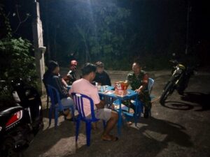 Mbminvestigasi.com | Patroli Malam, Babinsa Glonggong Rangkul Warga Jaga Kamtibmas