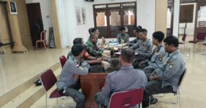 Mbminvestigasi.com | Babinsa dan Bhabinkamtibmas Joyotakan Bina & Evaluasi Kinerja Linmas