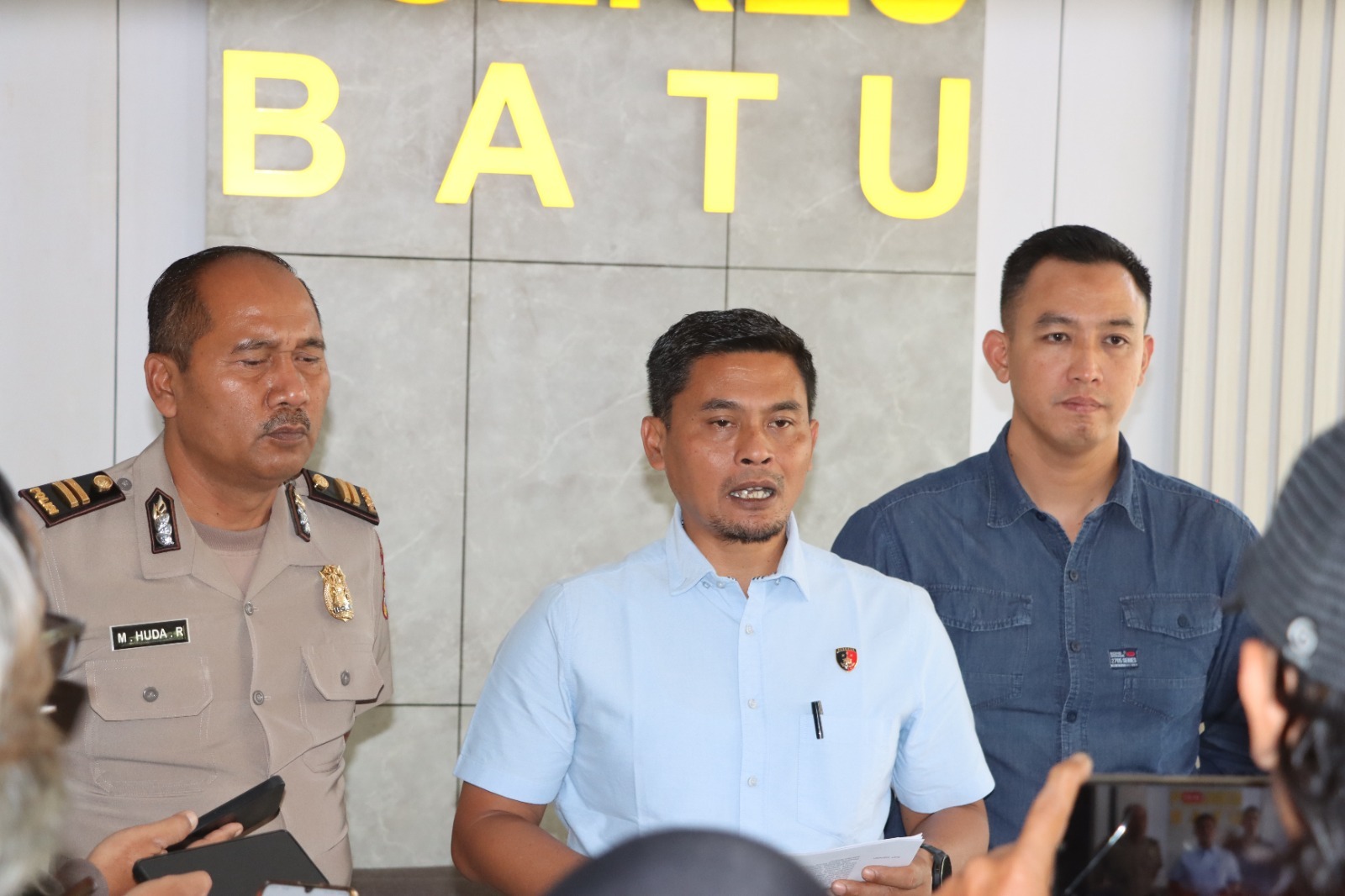 Mbminvestigasi.com | Polres Batu Amankan Wanita Tersangka Pembobol Rumah Kosong Antar Wilayah Mbminvestigasi.com | Polres Batu Amankan Wanita Tersangka Pembobol Rumah Kosong Antar Wilayah