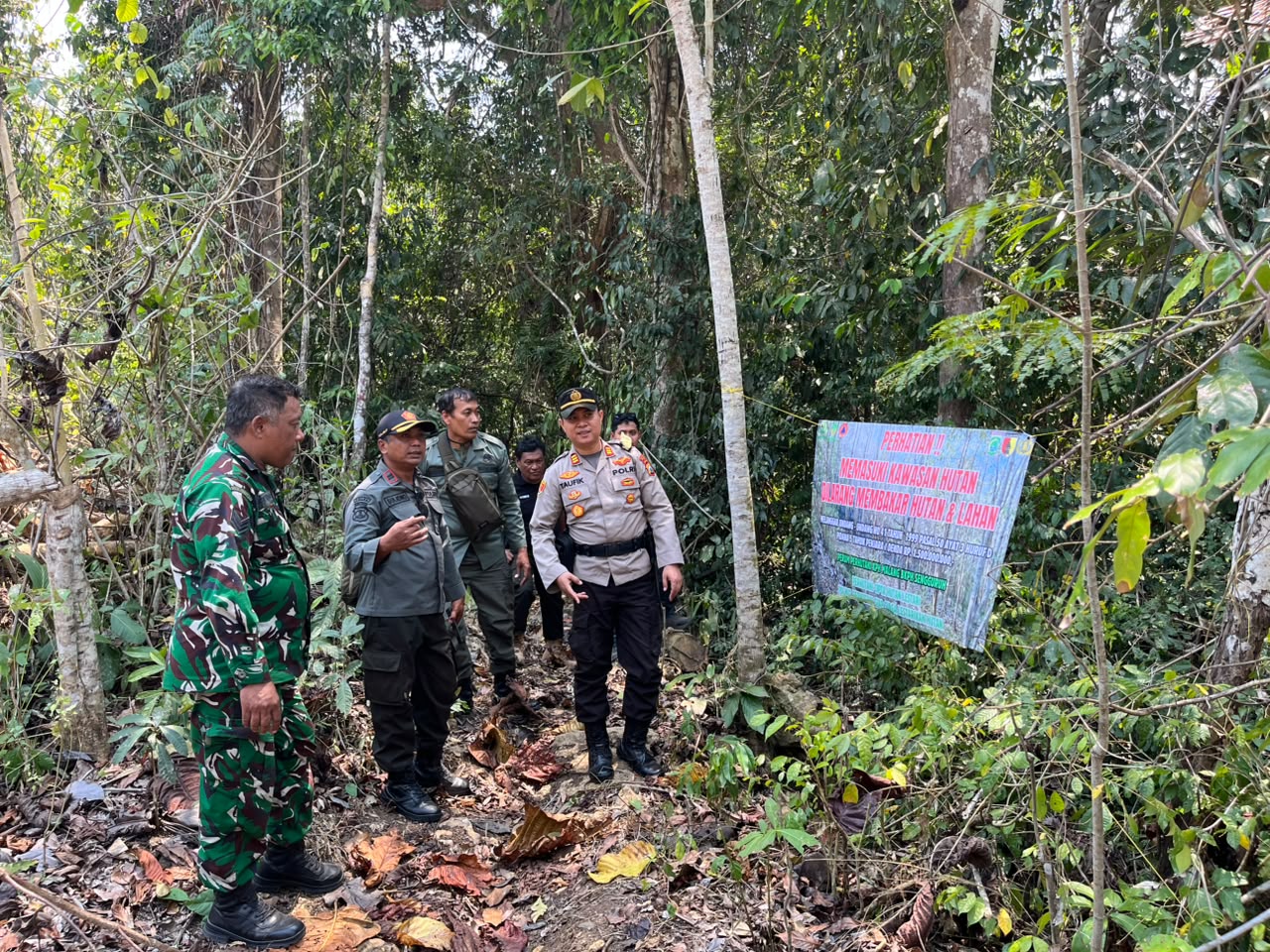 Mbminvestigasi.com | Polres Malang Gencarkan Deteksi Dini Karhutla, Sisir Area BKPH Sengguruh di Bantur Mbminvestigasi.com | Polres Malang Gencarkan Deteksi Dini Karhutla, Sisir Area BKPH Sengguruh di Bantur