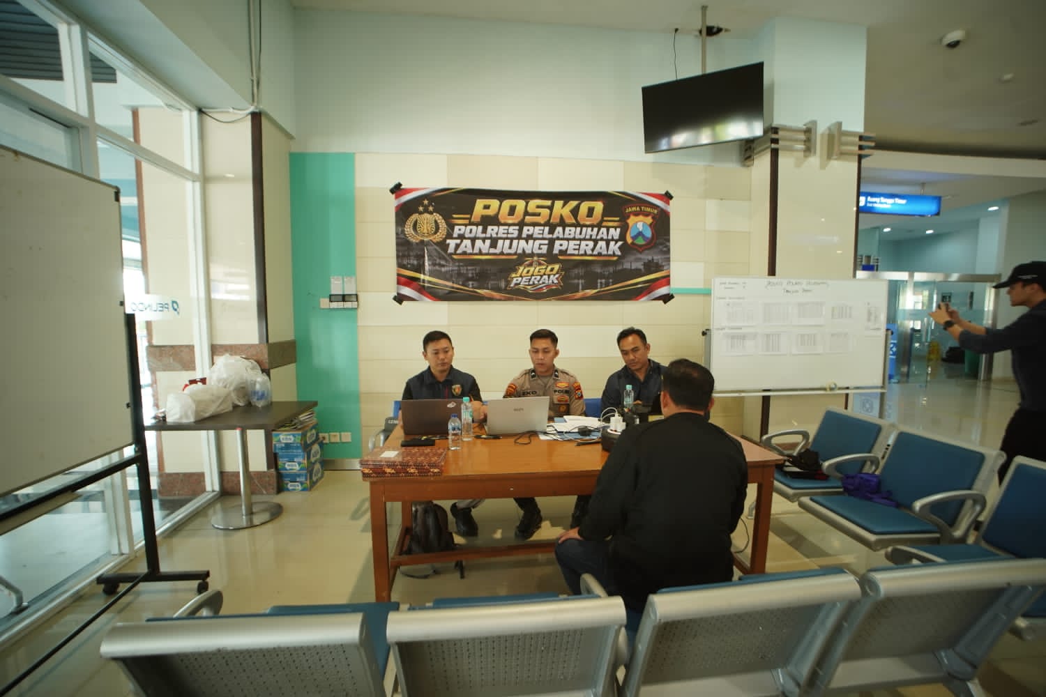 Mbminvestigasi.com | Polres Pelabuhan Tanjung Perak Gerak Cepat, Dirikan Posko Korban KM Virgo Transport 8
