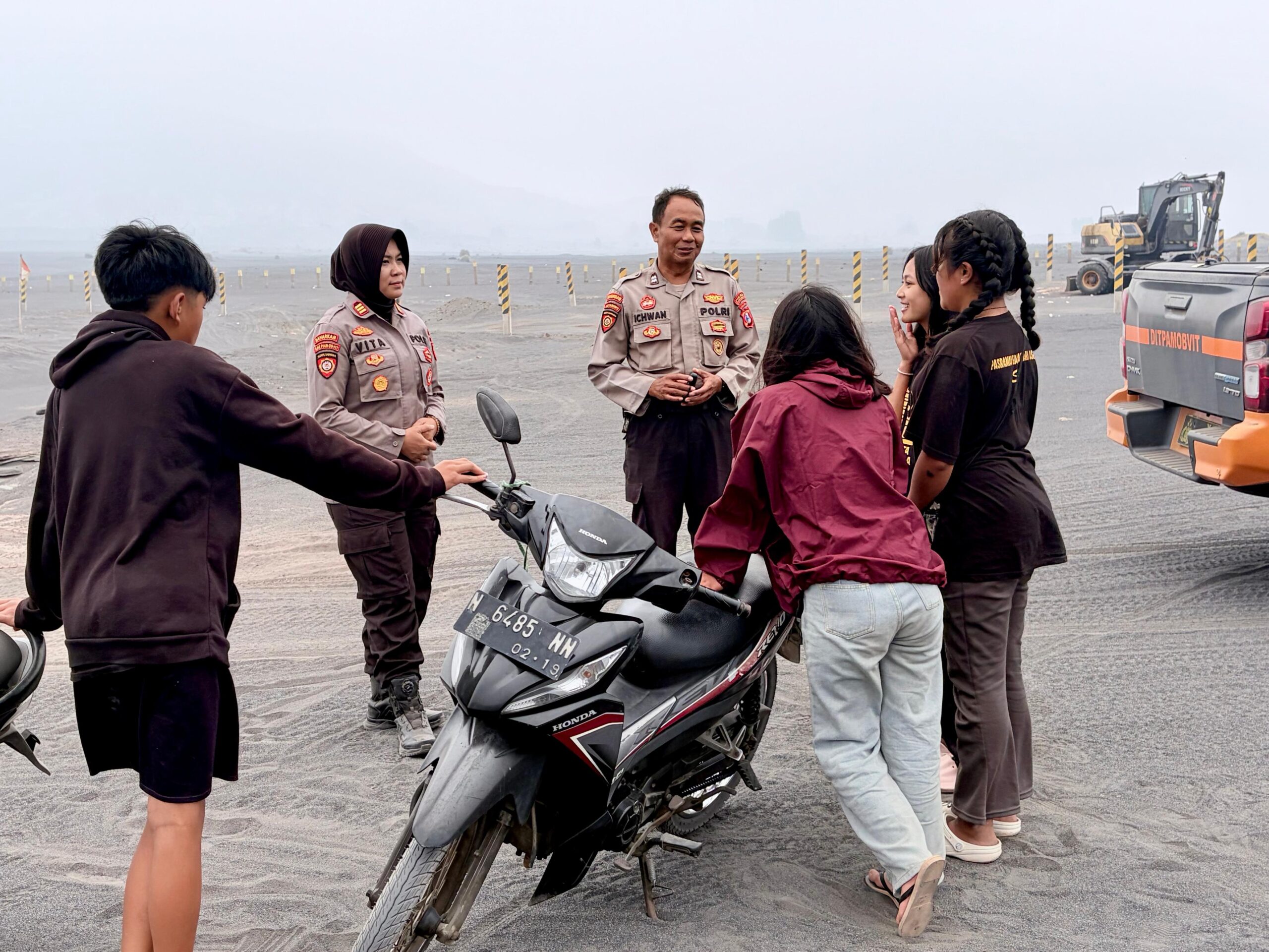 Mbminvestigasi.com | Polres Probolinggo Imbau Wisatawan Patuhi Penutupan Kawasan TNBTS Akibat Karhutla di Bromo