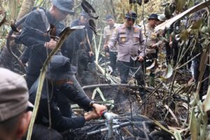 Mbminvestigasi.com | Polda Riau Gunakan X Fire dan Drone Tangani Karhutla Siak, Lima Titik Api Berhasil Dipadamkan