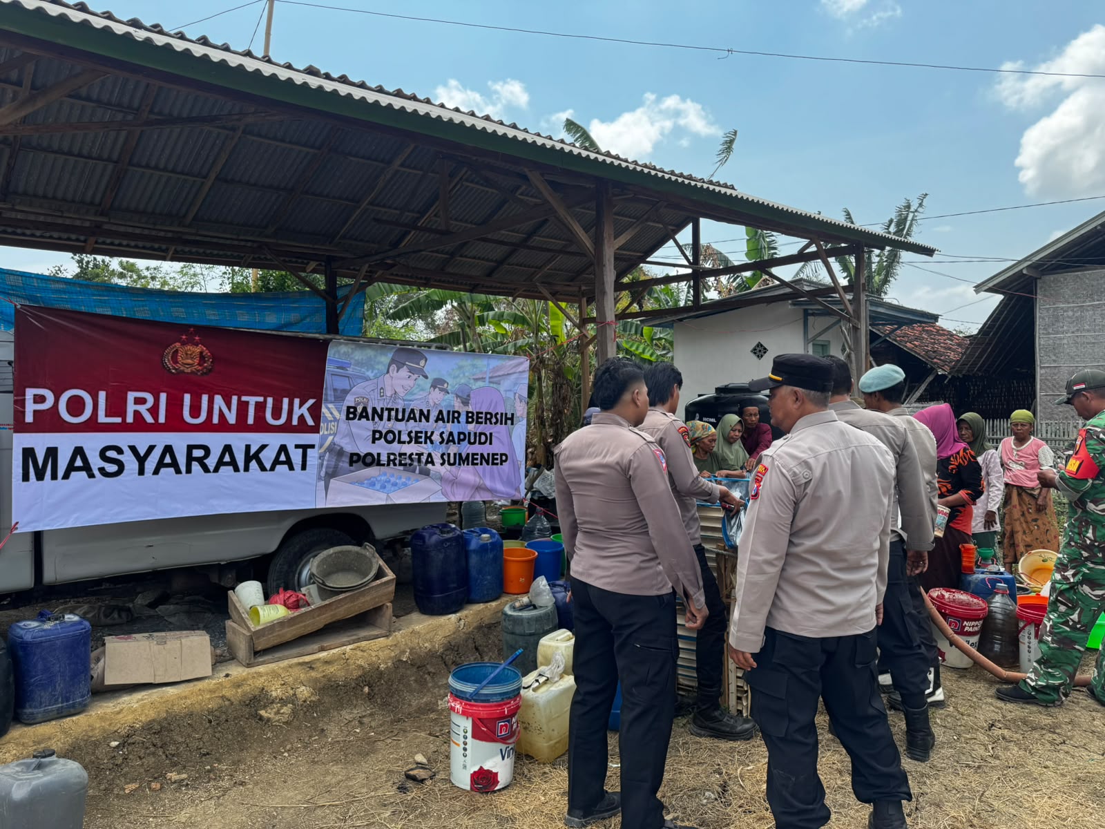Mbminvestigasi.com | Polresta Sumenep Salurkan Bantuan Air Bersih untuk 440 KK di Desa Gendang Barat