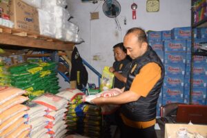 Mbminvestigasi.com | Satgas Pangan Polres Bondowoso Pastikan Harga Beras di Pasar Induk Sesuai HET
