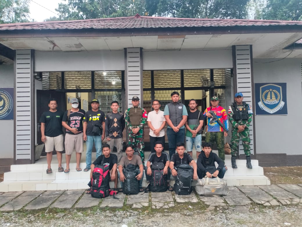 Mbminvestigasi.com | Satgas Pamtas Yonarmed 19/Bogani Gagalkan Keberangkatan Lima PMI Nonprosedural ke Malaysia