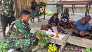 Mbminvestigasi.com | Ukir Senyum Mama-Mama Papua, Satgas Yonif 645/GTY Beli Hasil Bumi di Distrik Kelila