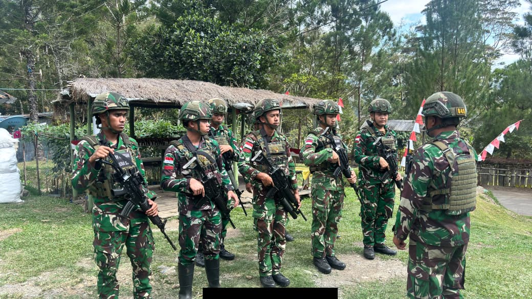 Mbminvestigasi.com | Ukir Senyum Mama-Mama Papua, Satgas Yonif 645/GTY Beli Hasil Bumi di Distrik Kelila
