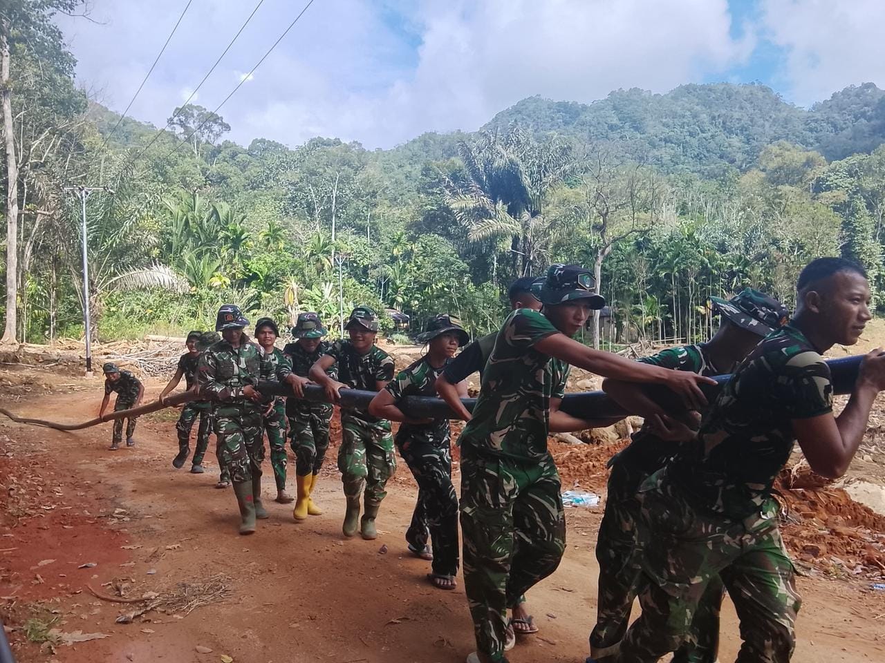 Mbminvestigasi.com | Kodam I/BB Rampungkan Pipanisasi 700 Meter, 149 KK di Aloban Bair Kini Nikmati Air Bersih Mbminvestigasi.com | Kodam I/BB Rampungkan Pipanisasi 700 Meter, 149 KK di Aloban Bair Kini Nikmati Air Bersih