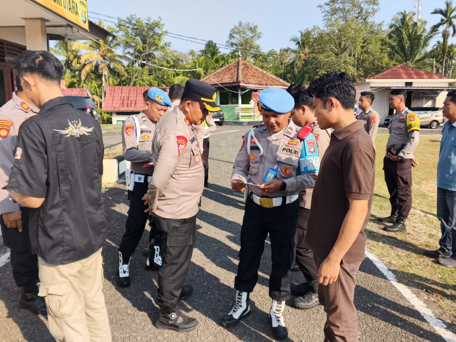 Mbminvestigasi.com | Waka Polres Pesisir Barat Laksanakan Sidak Personel Polsek Pesisir Utara