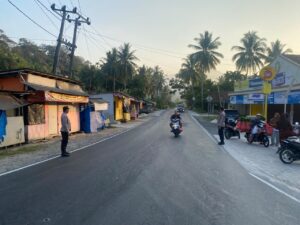 Mbminvestigasi.com | Polsek Pesisir Utara Gelar Pengamanan dan Pengaturan Arus Lalu Lintas
