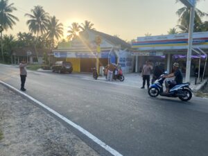 Mbminvestigasi.com | Polsek Pesisir Utara Gelar Pengamanan dan Pengaturan Arus Lalu Lintas