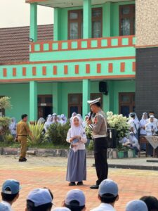 Mbminvestigasi.com | Sat Lantas Polres Pesisir Barat Edukasi Keselamatan Berlalu Lintas di SMAN 1 Krui