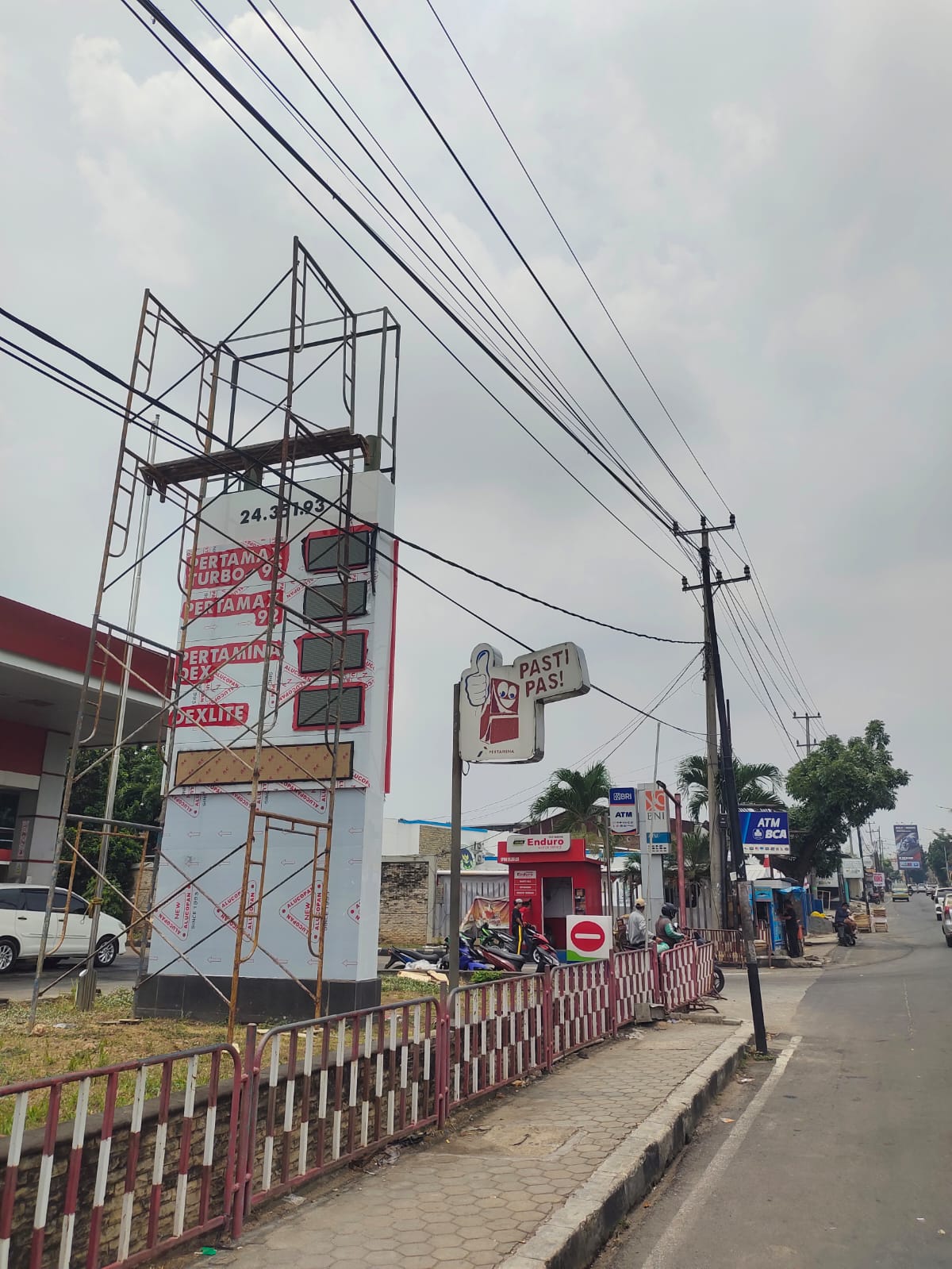 Mbminvestigasi.com | Tuduhan Pengalihan Solar Subsidi di SPBU 24.351.93 Nyunyai Tidak Berdasar — Pengelola Bantah, Siap Buka Dokumen & CCTV, Seluruh SPBU Lampung Mengalami Antrean Serupa