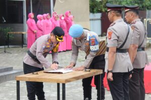 Mbminvestigasi.com | Kapolres Pesisir Barat Pimpin Langsung Upacara Sertijab PS Kapolsek Pesisir Utara