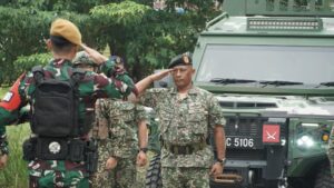 Mbminvestigasi.com | Panglima 3 Briged Tentara Darat Malaysia Kunjungi Pos Gabma Kotis Satgas Pamtas RI-Malaysia, Perkuat Hubungan Silaturahmi dan Kerja Sama Perbatasan