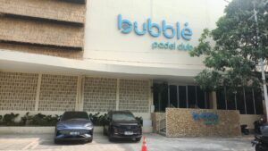 Mbminvestigasi.com | Trotoar di Duga Diklaim Jadi Tempat Parkir Bubble Padel Club Papanggo Disorot Publik, Pengelola Bungkam Belum Beri Klarifikasi