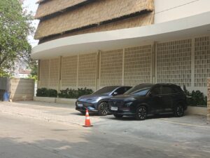 Mbminvestigasi.com | Trotoar di Duga Diklaim Jadi Tempat Parkir Bubble Padel Club Papanggo Disorot Publik, Pengelola Bungkam Belum Beri Klarifikasi