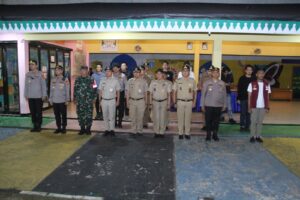 Mbminvestigasi.com | Kapolres Jakbar Pimpin Patroli Skala Besar KRYD Bersama Tiga Pilar Di RPTRA Kalijodoh
