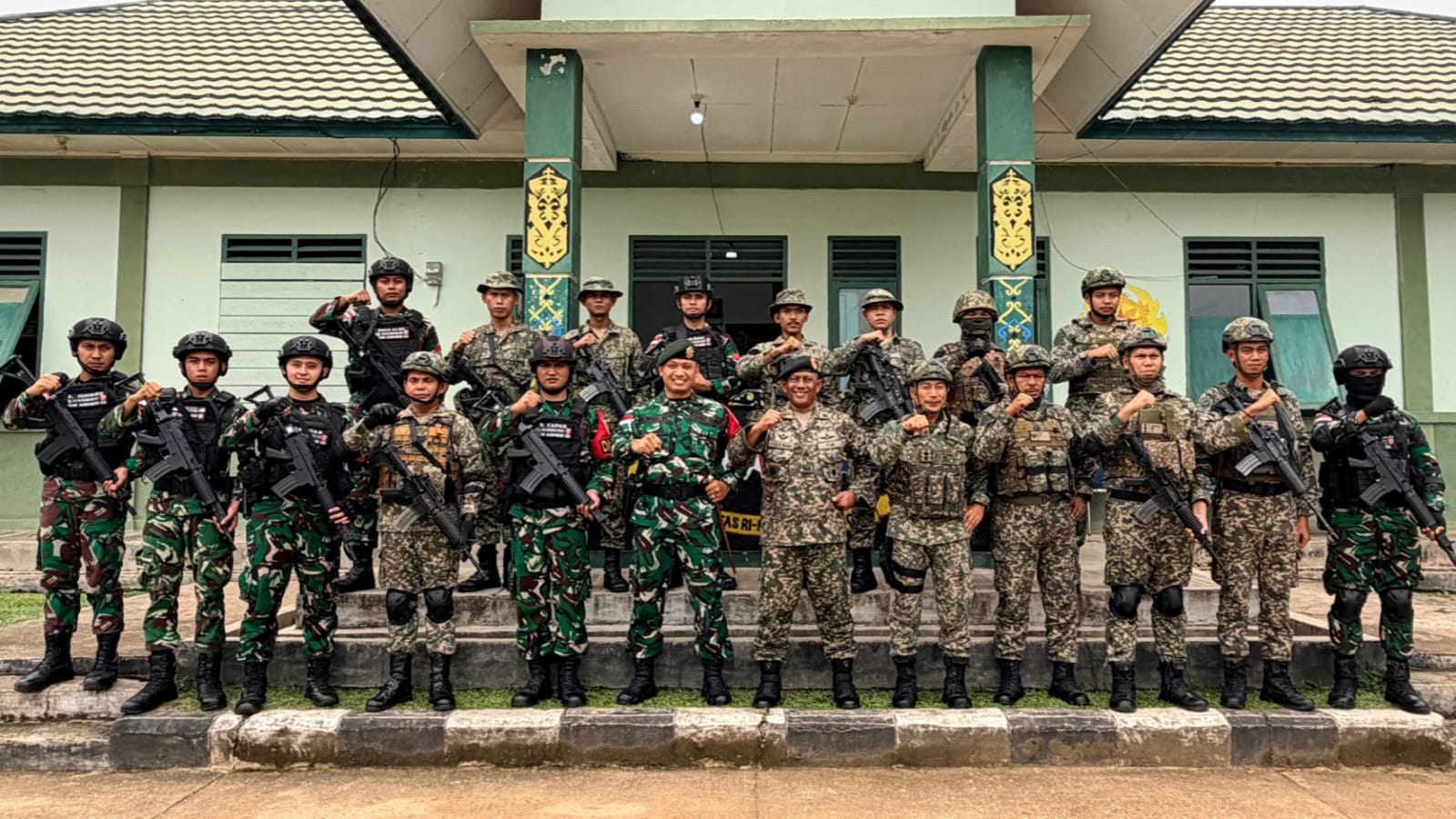 Mbminvestigasi.com | Pererat Kerjasama Pengamanan Batas Negara, Pos Gabma Nanga Badau Satgas Yonarmed 13/Nanggala Terima Kunjungan Panglima 3 Briged TDM