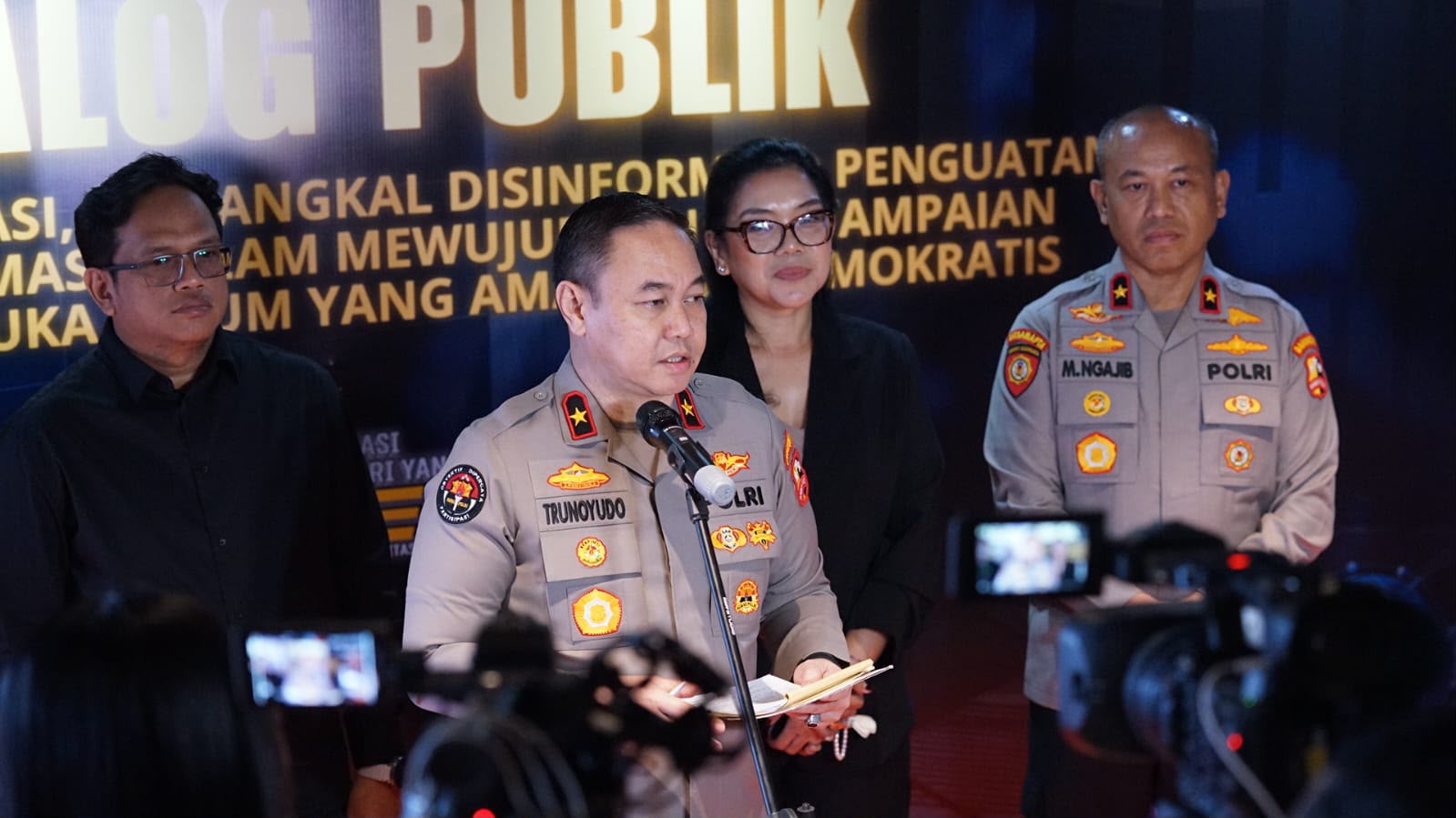 Mbminvestigasi.com | Kawal Aspirasi, Tangkal Disinformasi, Polri Dorong Ruang Demokrasi Tetap Aman melalui Dialog Publik Mbminvestigasi.com | Kawal Aspirasi, Tangkal Disinformasi, Polri Dorong Ruang Demokrasi Tetap Aman melalui Dialog Publik