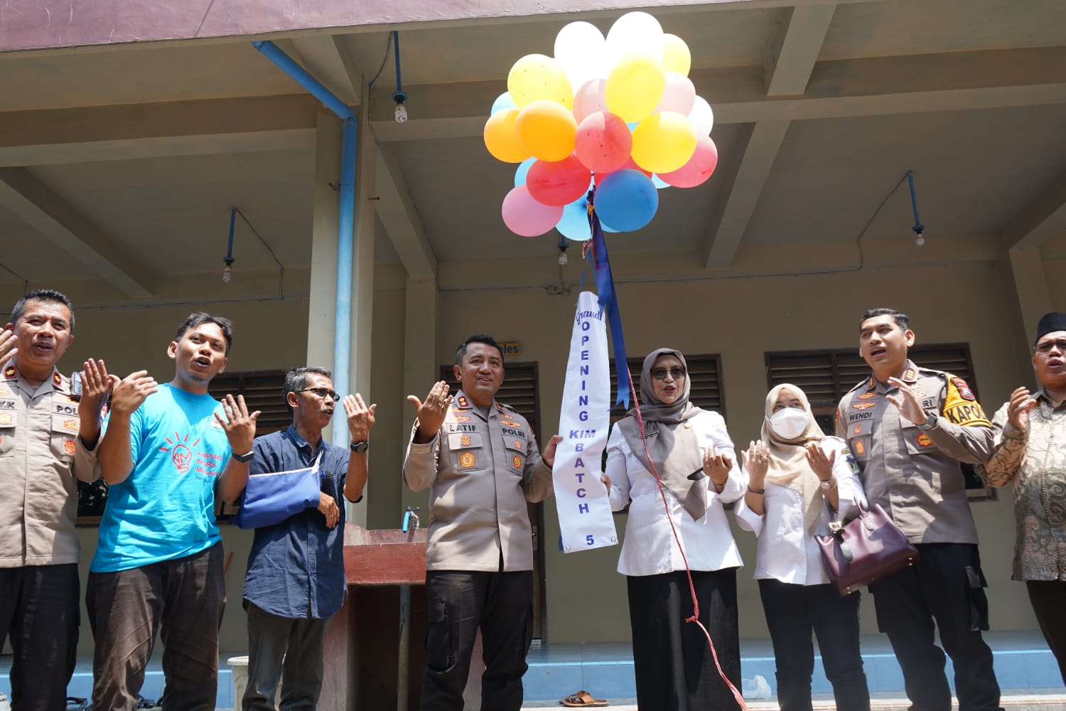 Mbminvestigasi.com | Kampung Inggris Mengajar Resmi Dibuka, Polres Kediri Bangun Ruang Belajar Aman bagi Generasi Muda