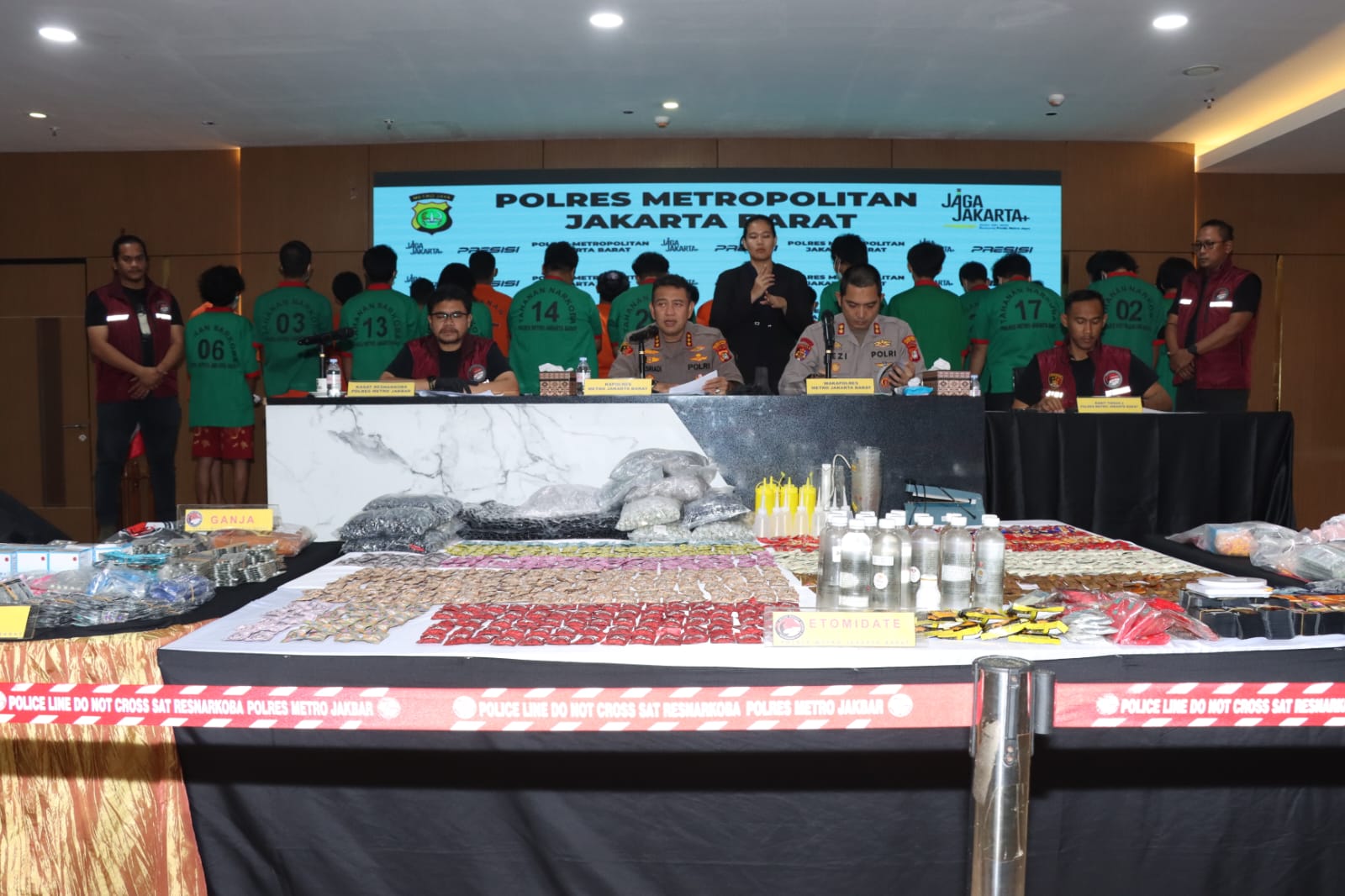 Mbminvestigasi.com | Polres Jakbar Bongkar Clandestine Lab Etomidate di PIK 2, dan Berhasil menggagalkan peredaran 20.514 Catridge Etomidate/ Pods Getar Mbminvestigasi.com | Polres Jakbar Bongkar Clandestine Lab Etomidate di PIK 2, dan Berhasil menggagalkan peredaran 20.514 Catridge Etomidate/ Pods Getar