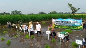 Mbminvestigasi.com | Percepat Tanam Padi, Polres Kediri Dukung Ketahanan Pangan dari Tingkat Desa